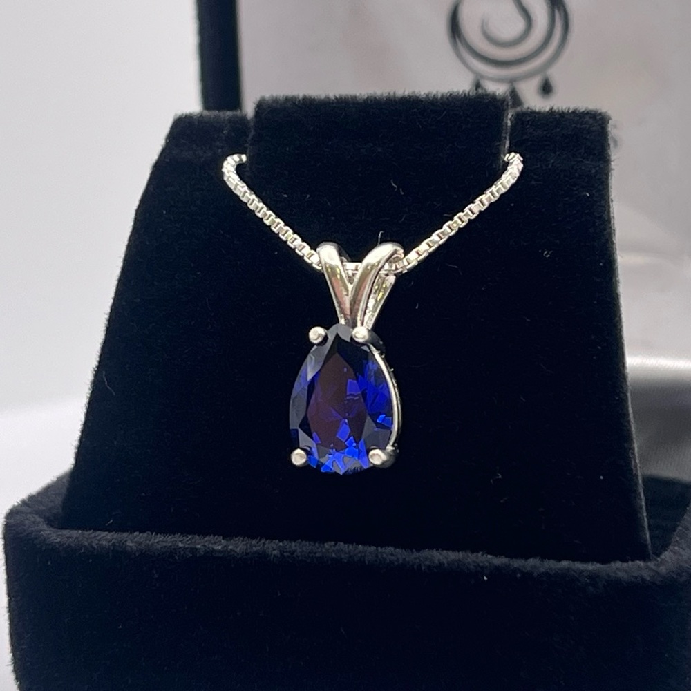 2.5ct Pear Cut Sapphire Necklace